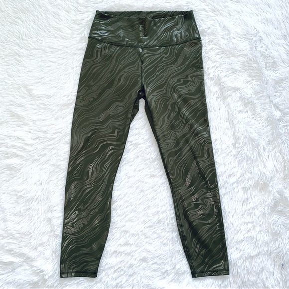 Fabletics | Define High Waisted 7/8 Legging in Ranger Green Small Marbleize - Picture 4 of 8